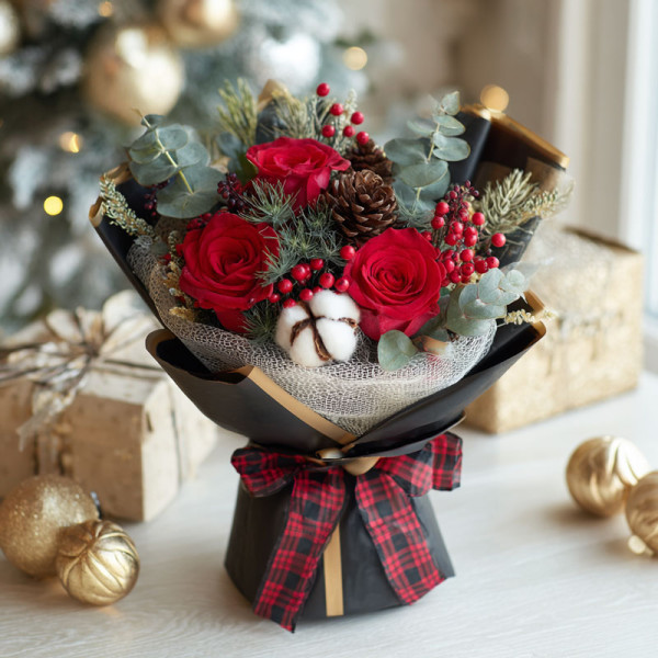 Christmas Red Rose Bouquet – Plaid & Pine Holiday Elegance